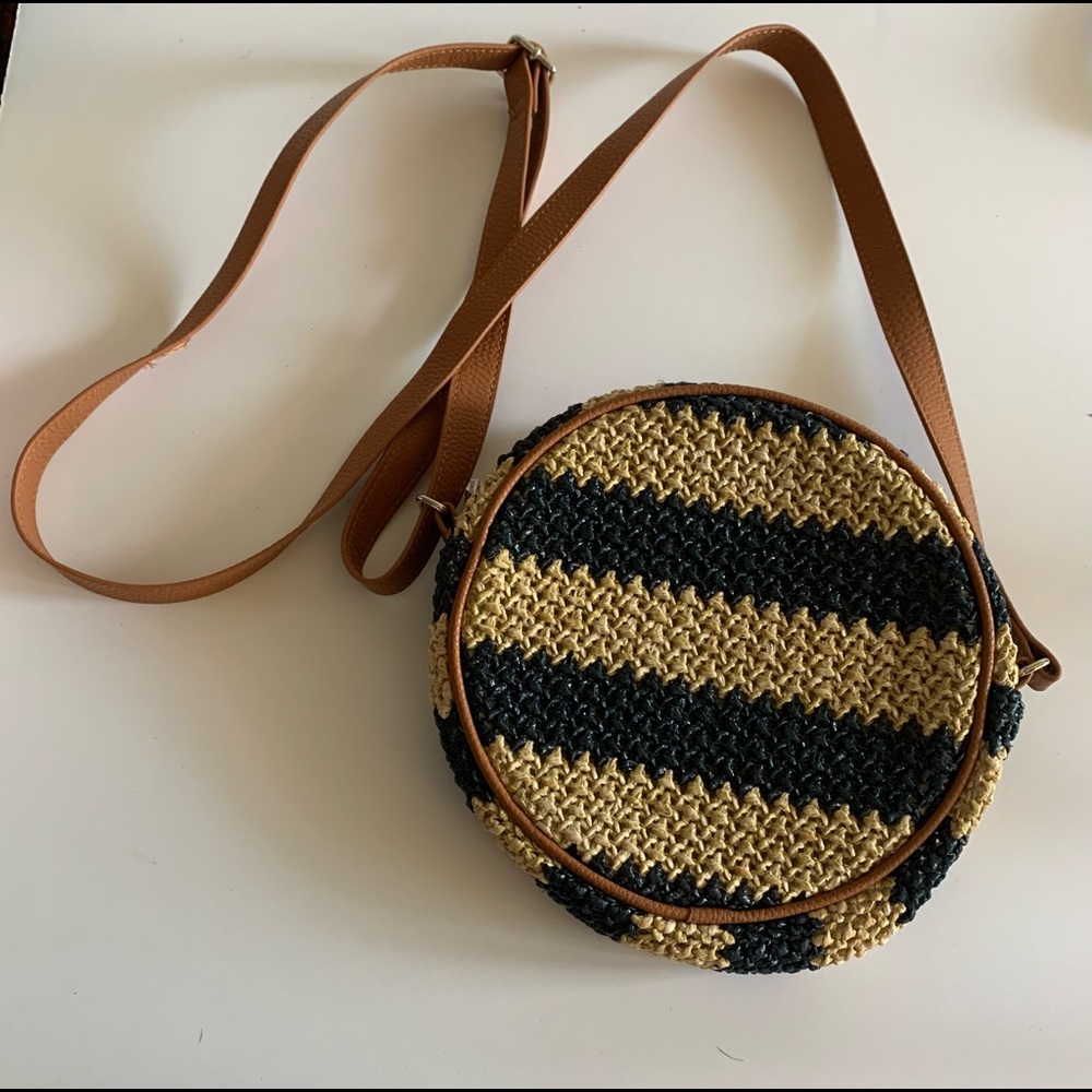 Thirty-One unique 7 1/2 “ Jewel by Canteen Purse